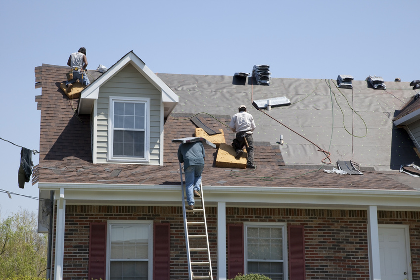 Choosing the Right Roof Repair Contractor: Key Qualifications to Consider